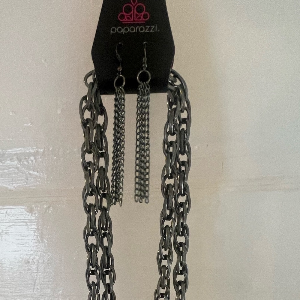 Paparazzi Bold Silver Chain Necklace with Earrings